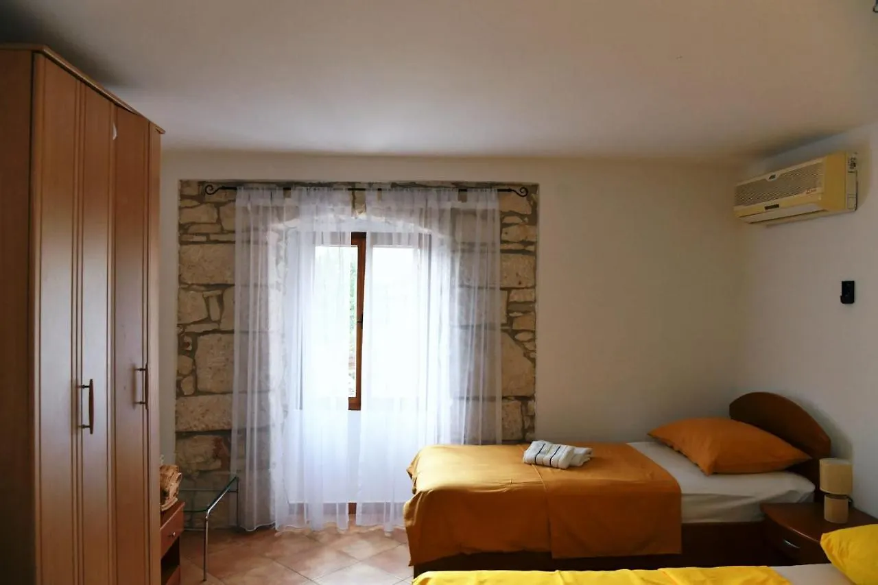Freya'S Apartments Medulin Croatia