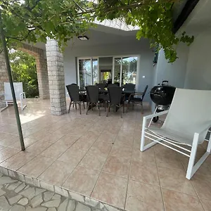 Apartment Haus Enna A Lage Meerblick Terrasse Grill Eg, Medulin